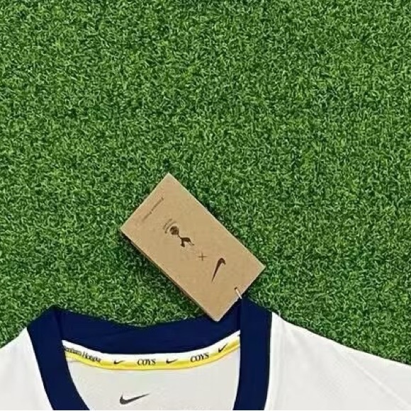 Tottenham (spurs) home 24/25 fans issue - Picture 3 of 3